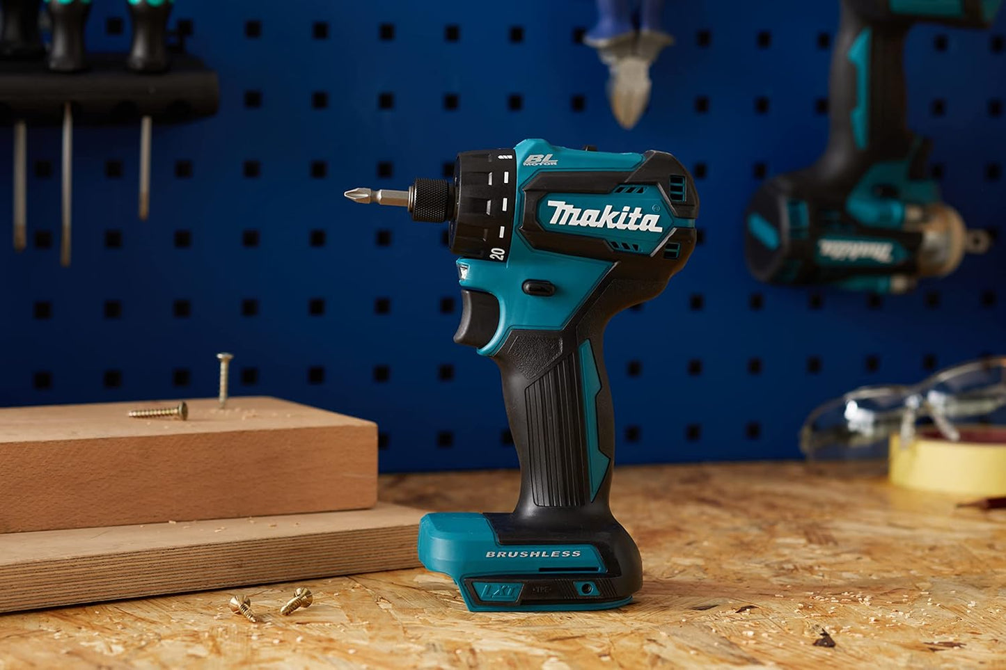 Makita DHS680Z 18V Li-Ion LXT Brushless Circular Saw 165mm – Batteries & Charger Not Included