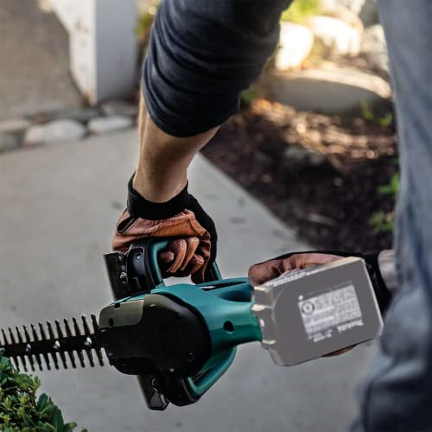 Makita DUH523Z 18V LXT Cordless 52cm Hedge Trimmer – Body Only