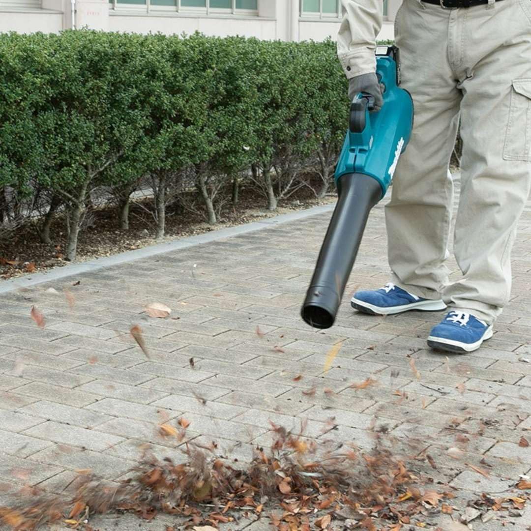 Makita DUB184RT 18V LXT Brushless Blower Set – 1 x 5.0Ah Battery + Charger Included