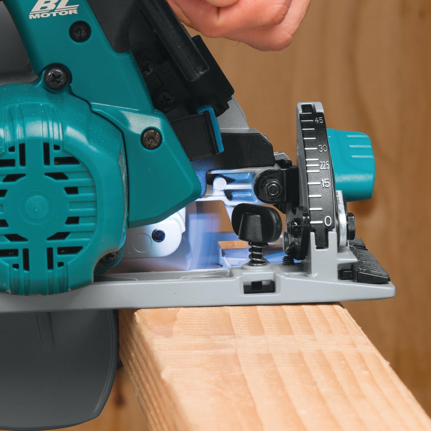 Makita DHS680Z 18V Li-Ion LXT Brushless Circular Saw 165mm – Batteries & Charger Not Included