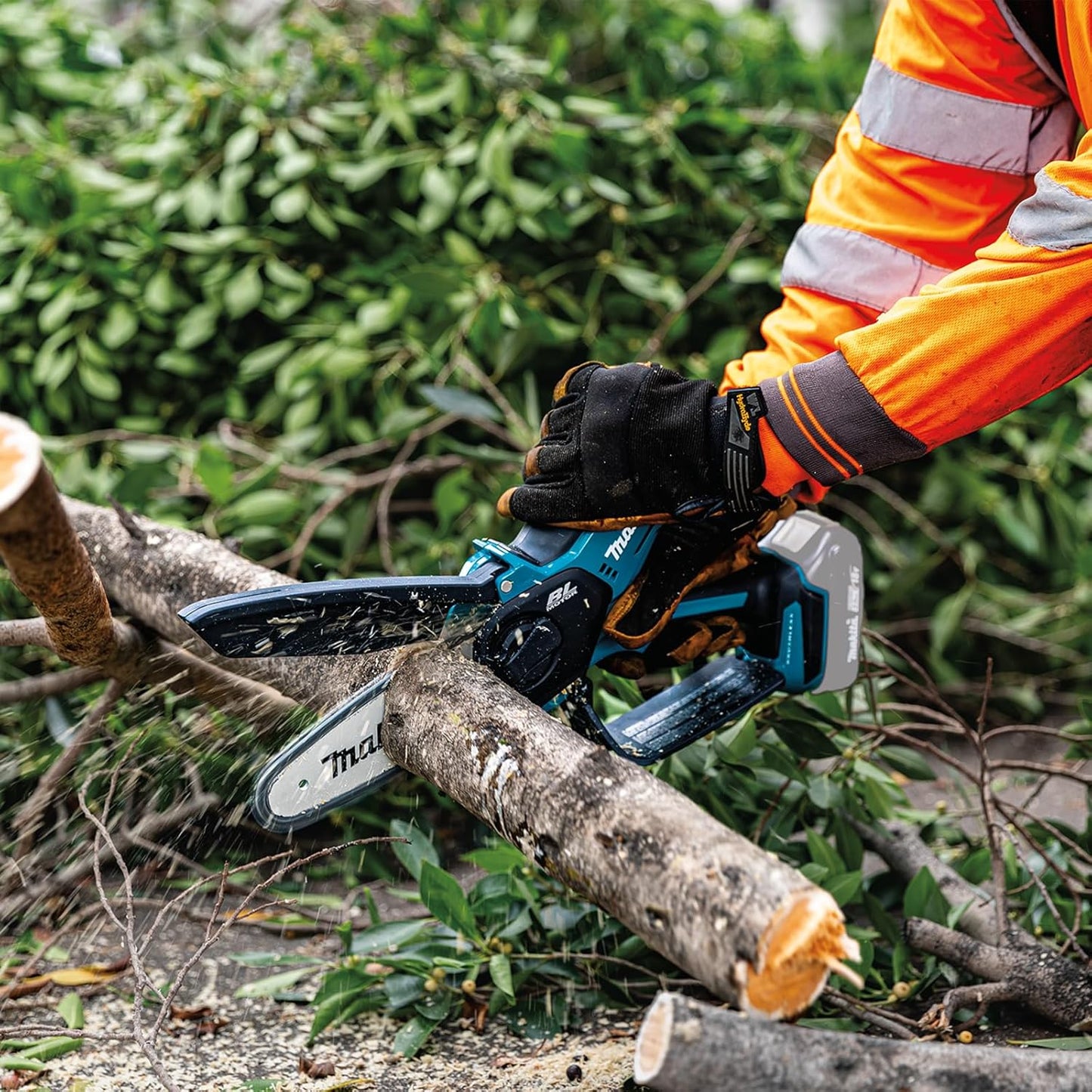Makita DUC150Z 18V Brushless Cordless 150mm Pruning Saw – Battery & Charger Not Included